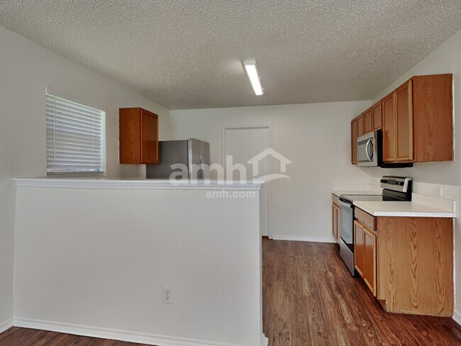Foto del edificio - 6616 Waterhill Ln
