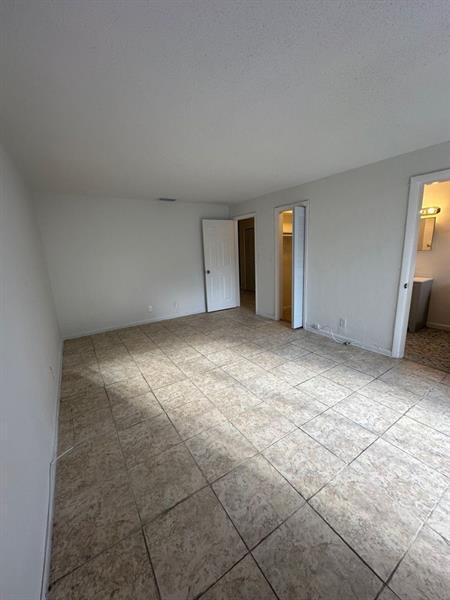 Foto del edificio - 3800 Riverside Dr