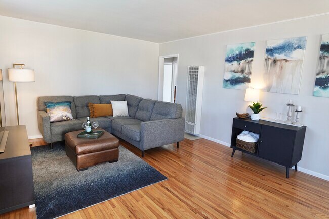 Foto del edificio - 15209 Florwood Ave