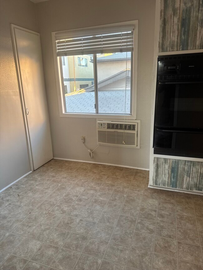 Foto del edificio - 1145 E Wilson Ave