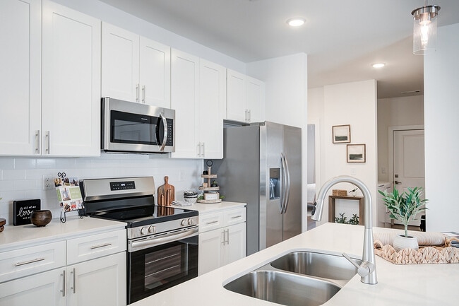River Rock at Dallas - Cascade Kitchen - River Rock at Dallas 55+ Active Adult Homes