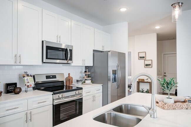 River Rock en Dallas - Cascade Kitchen - River Rock at Dallas 55+ Active Adult Homes