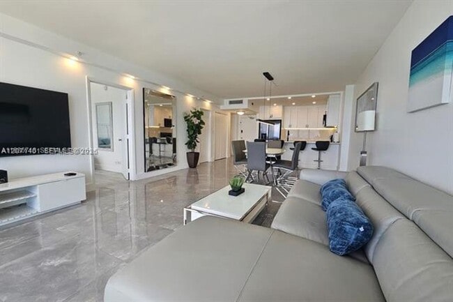 Foto del edificio - 5601 Collins Ave