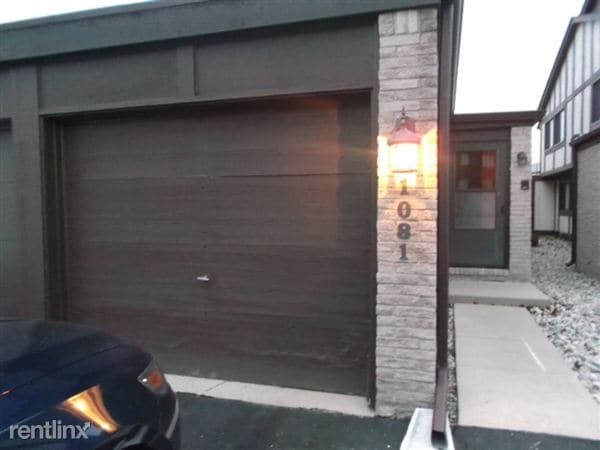 Building Photo - 1081 Country Club Dr