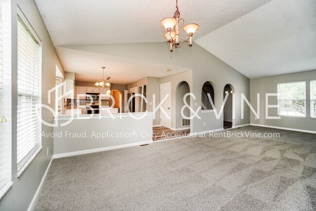 Foto del edificio - 5465 Avonhurst Ct