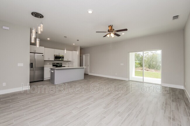 Foto del edificio - 363 Elderberry Ct