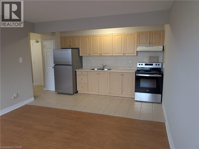 Building Photo - 468 Ottawa St N