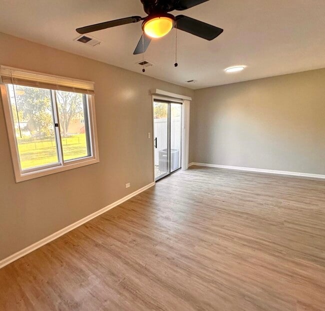 Building Photo - 940 Sandpiper Ct