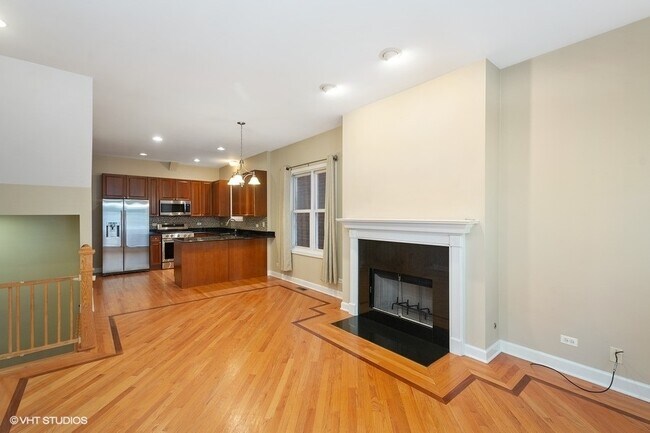 Building Photo - 882 W Lill Ave