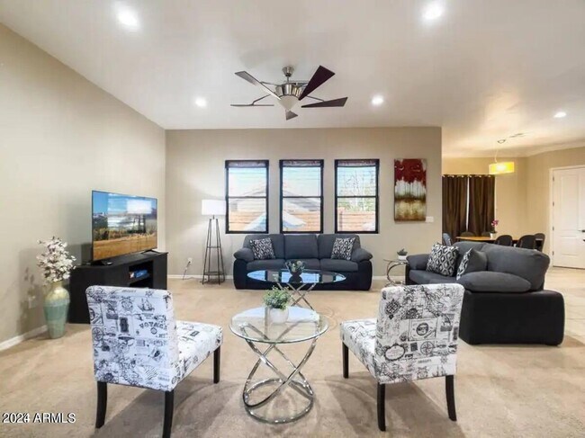 Foto del edificio - 1534 E Kings Ct