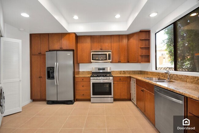 Building Photo - 4519 Coldwater Canyon Ave
