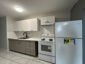 Building Photo - 4 Front St E