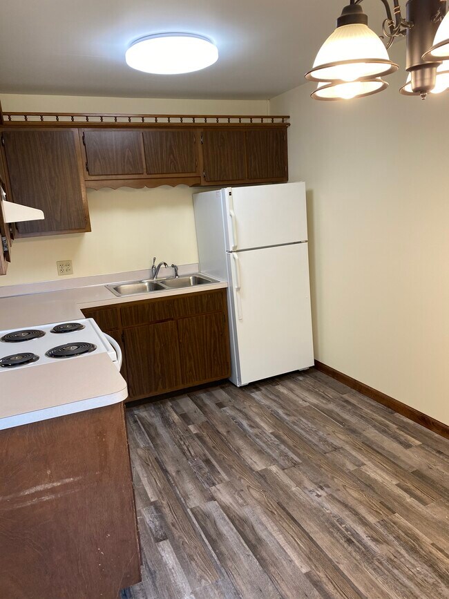 Building Photo - 3446 Brentway Dr