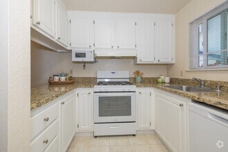 1BR, 1BA 0 724SF - Kitchen - The Arbors