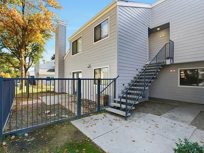 Building Photo - 7675 N 1st St