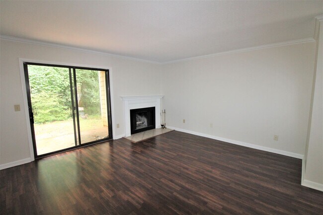 Foto del edificio - 2 Bedroom Condo in South Park!
