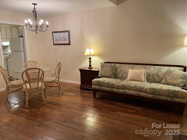 Foto del edificio - 6132 Heathstone Ln