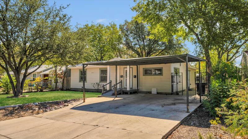 Primary Photo - 542 W Thorain Blvd
