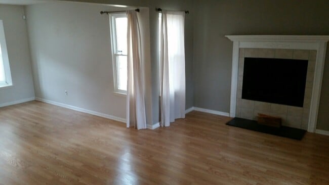 Building Photo - 901 Birchwood Ct