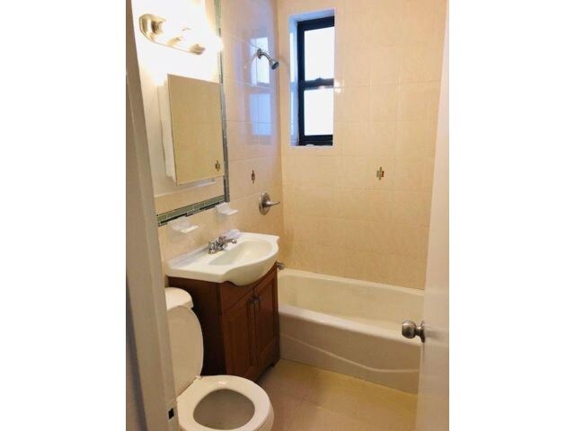 Foto del edificio - 83-35 139th St