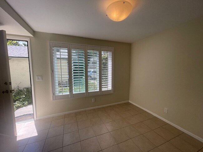 Foto del edificio - Updated Two Bedroom Goleta Condo - Availab...