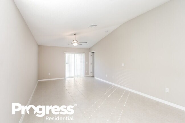 Building Photo - 2276 Treesdale Ave