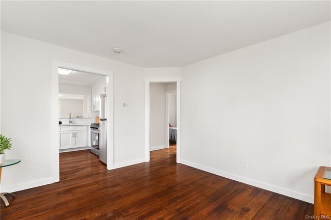 Building Photo - 16 Elm Rd