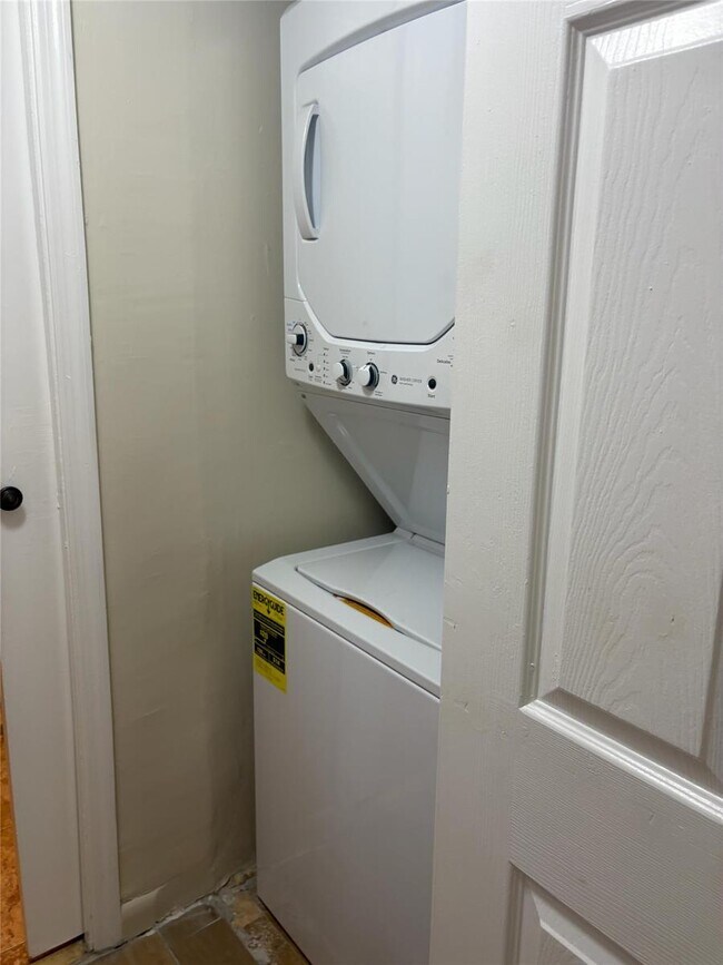 Foto del edificio - 5811 NW 17th Pl