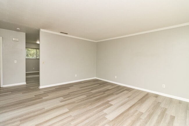 Building Photo - 183 Colony Cir