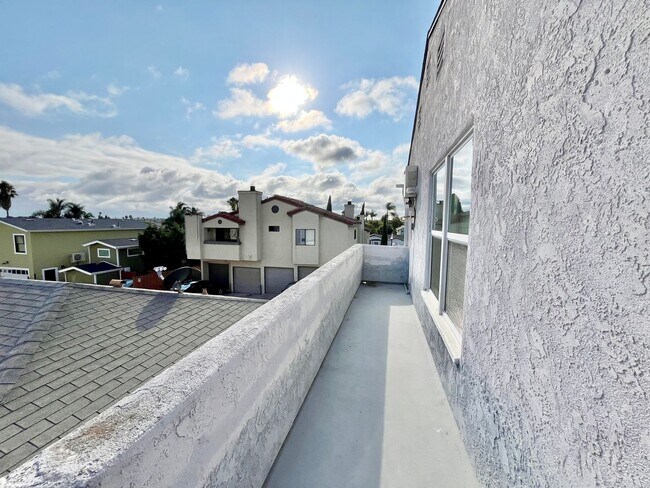 Foto del edificio - Upstairs 1 Bedroom Available with A/C in G...