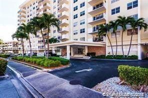 Foto del edificio - 401 Golden Isles Dr