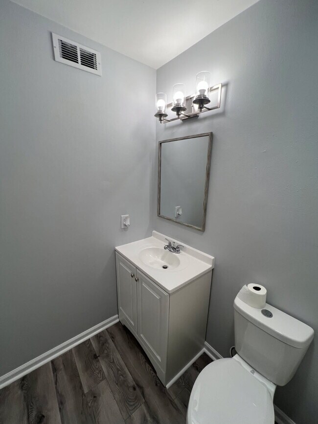 Building Photo - 6327 Quin Dr