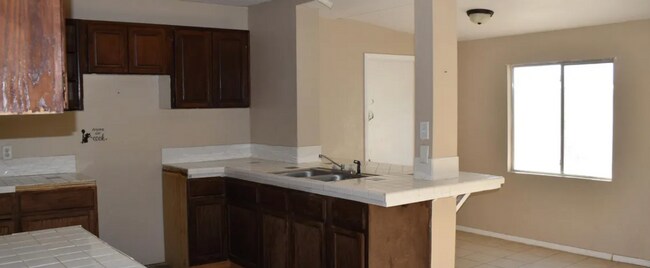 Foto del edificio - 3 Bed 2 Bath Home Available with Refrigera...