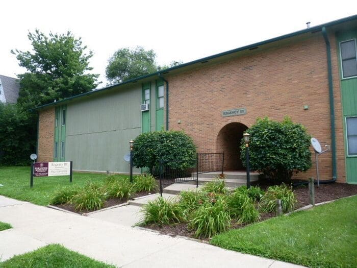 Foto principal - 1 Bedroom Downtown Court Yard Level Apartment