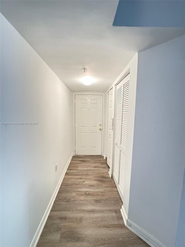 Building Photo - 2549 Centergate Dr