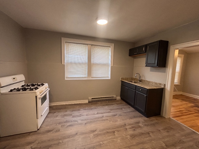 Foto principal - 8346-8348 S Maryland Ave