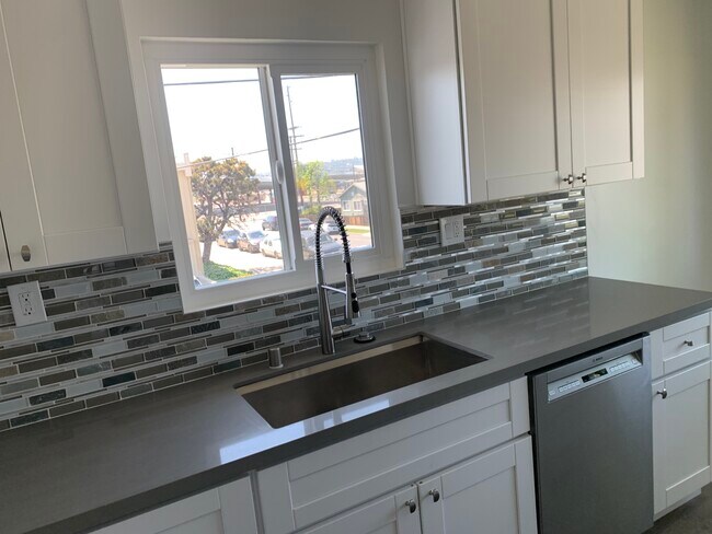 Very quiet - immaculate!! - 529 Ann St