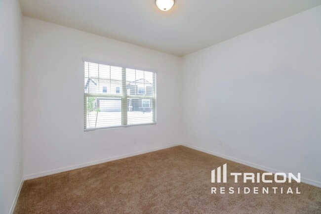 Building Photo - 4578 W Saddlebush Way