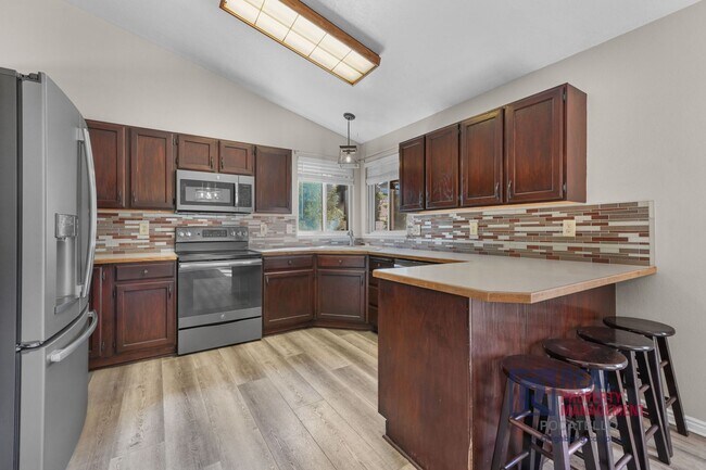 Foto del edificio - Beautiful 4 Bedroom Single Family Home For...