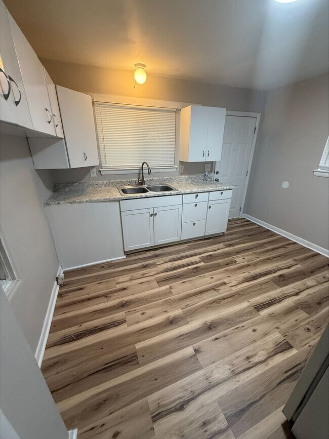 Foto del edificio - Updated 2 Bedroom in Brainerd! New Floorin...