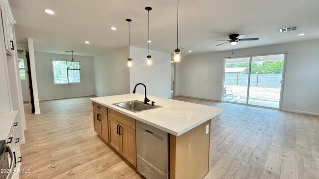 Foto del edificio - 6216 W Sierra Vista Dr