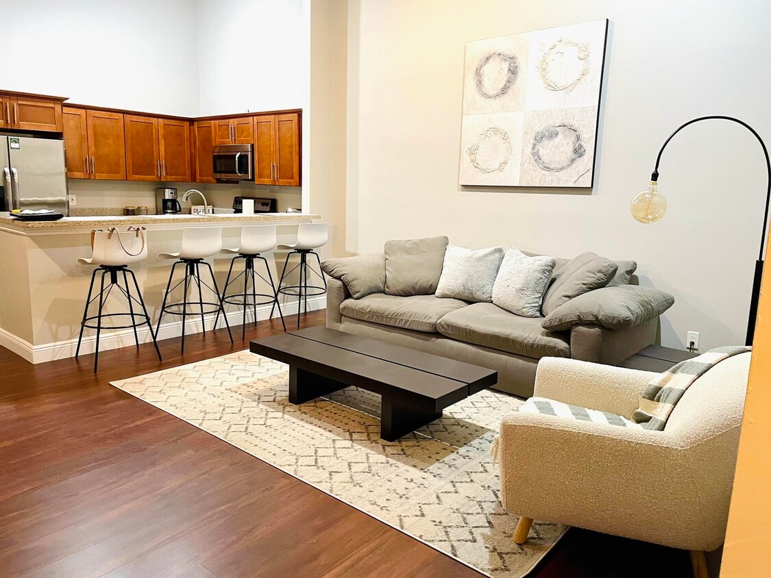Foto principal - 1317 Periwinkle Pl