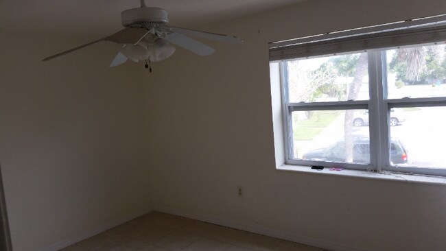 Foto del edificio - 4924 Hawaii Blvd