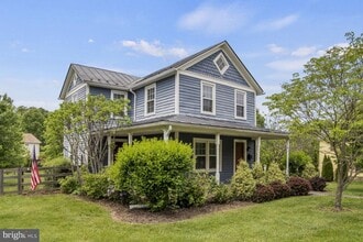 Building Photo - 705 Dranesville Rd