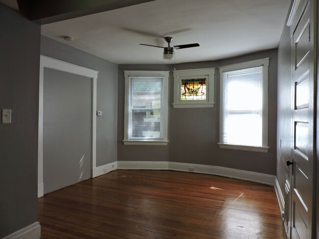Building Photo - Emming Duplex