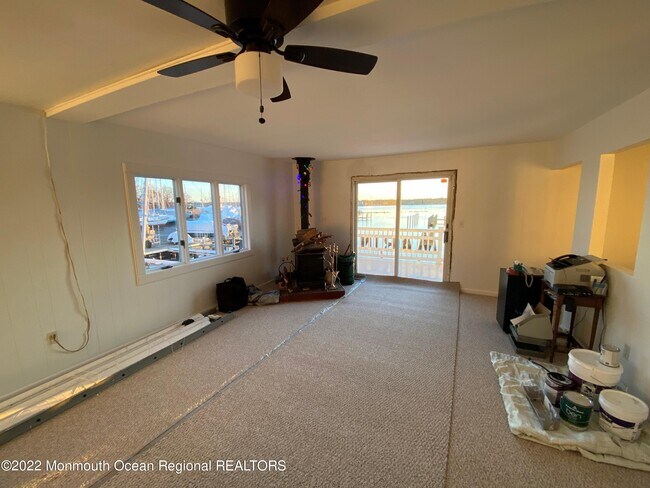 Foto del edificio - 10 Lake Dr