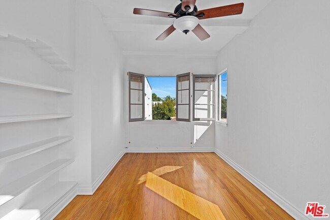 Foto del edificio - 460 N Harper Ave
