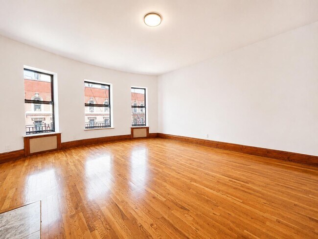 Foto del edificio - 302 W 107th St