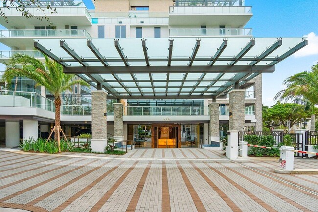 Foto del edificio - 220 SE Mizner Blvd