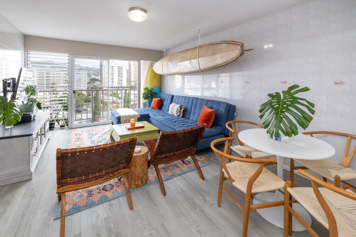 Living Room - 2440 Date St (Honolulu, HI)